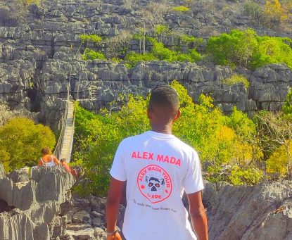 alex-madagascar-tours-photo-maintenance1